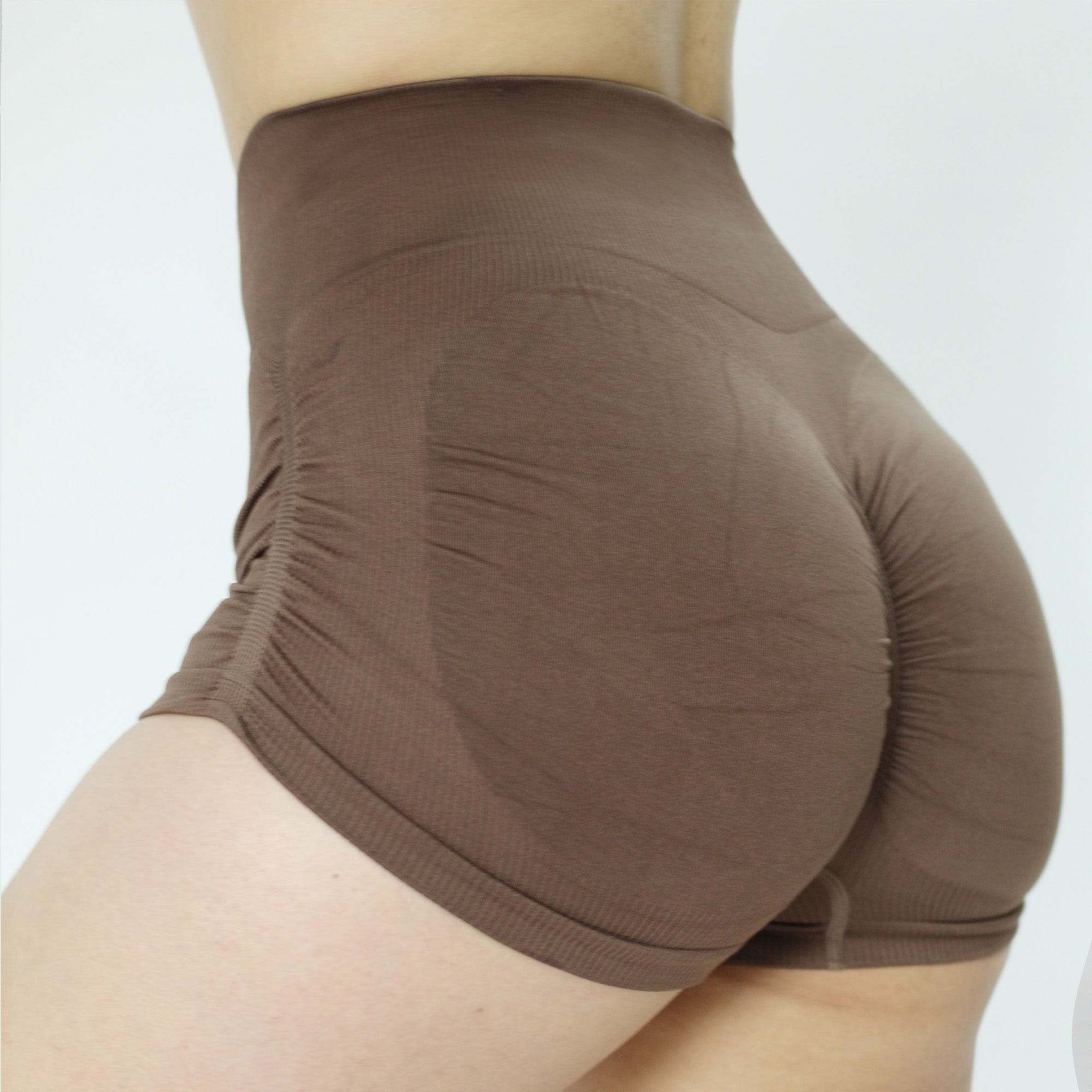 Short Deportivo push up con arruga lateral - brown
