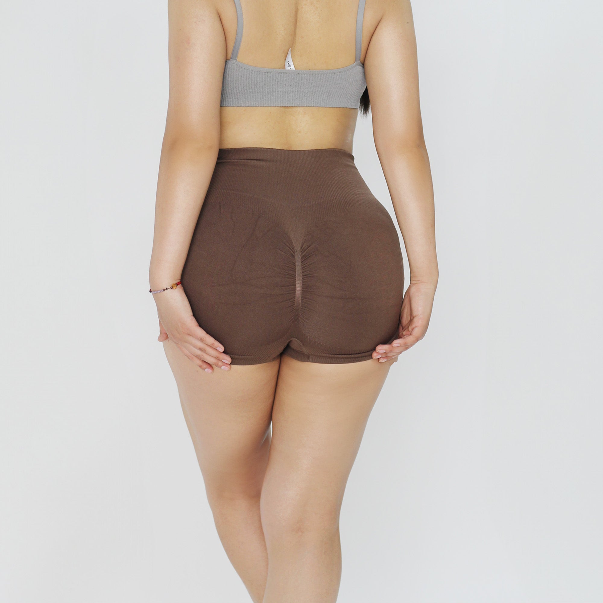 Short Deportivo push up con arruga lateral - brown