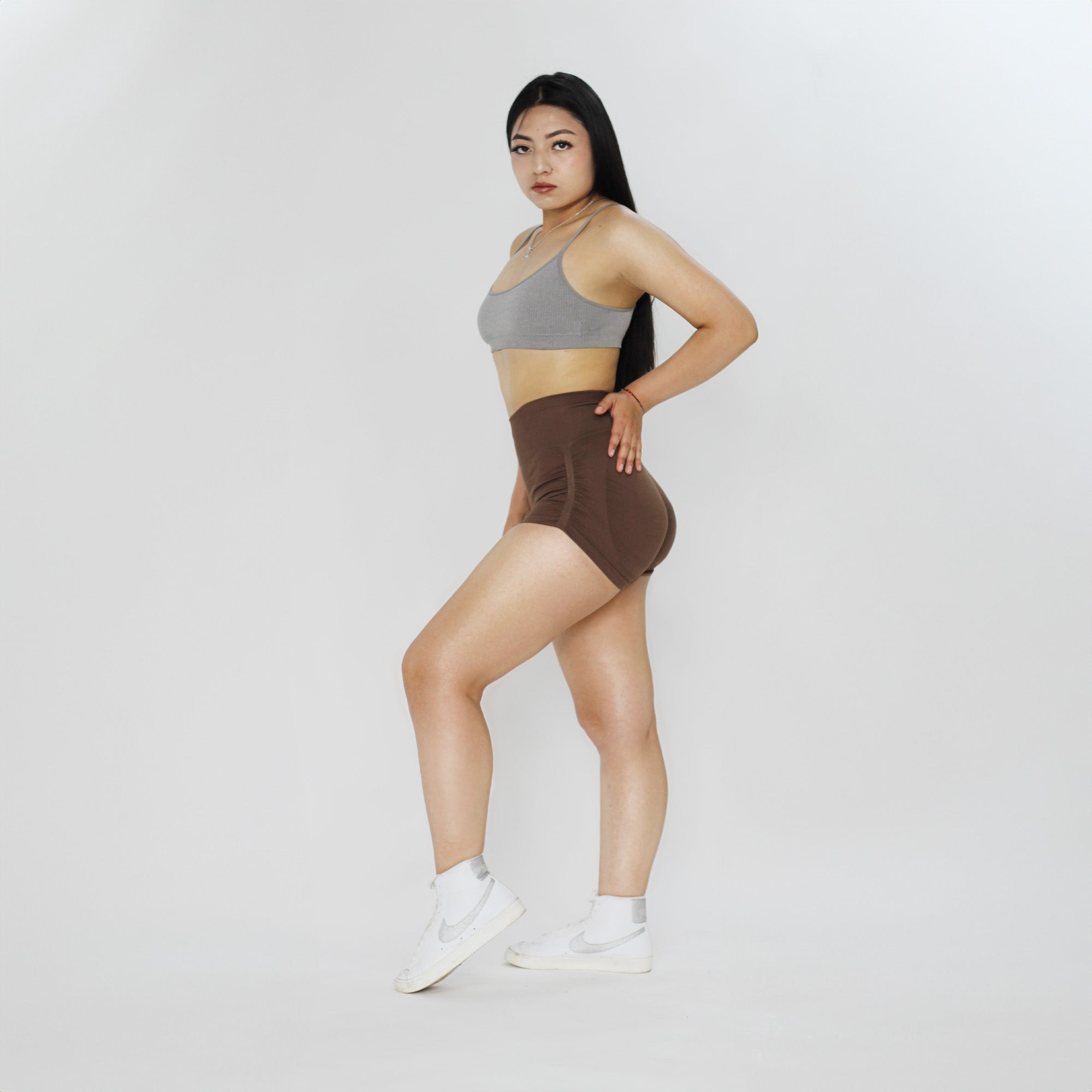 Short Deportivo push up con arruga lateral - brown