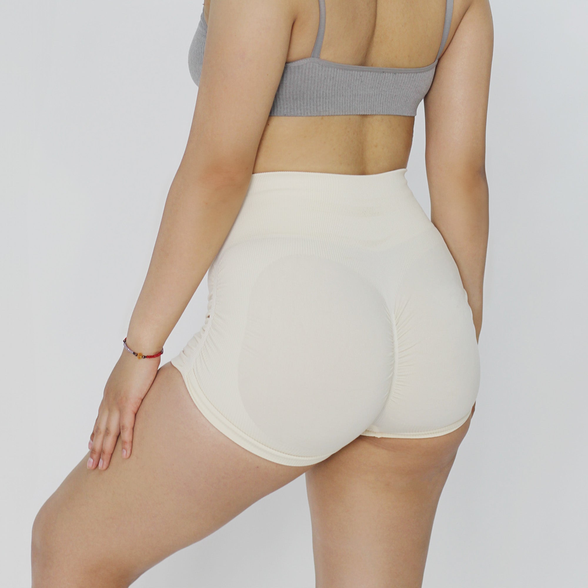 Short Deportivo push up con arruga lateral - white