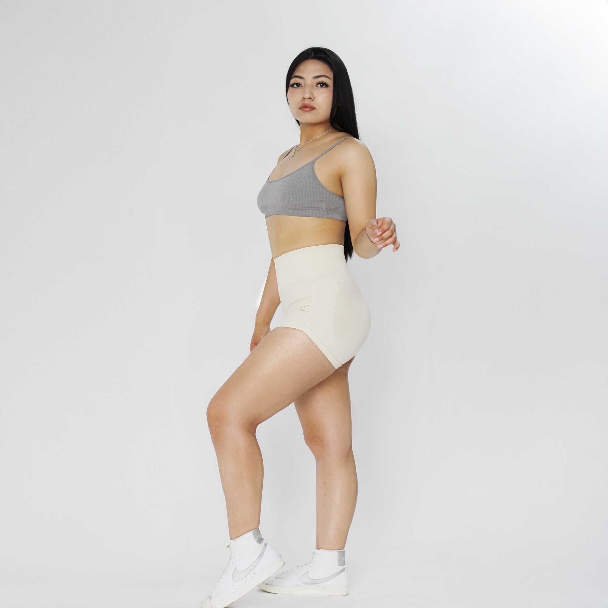 Short Deportivo push up con arruga lateral - white