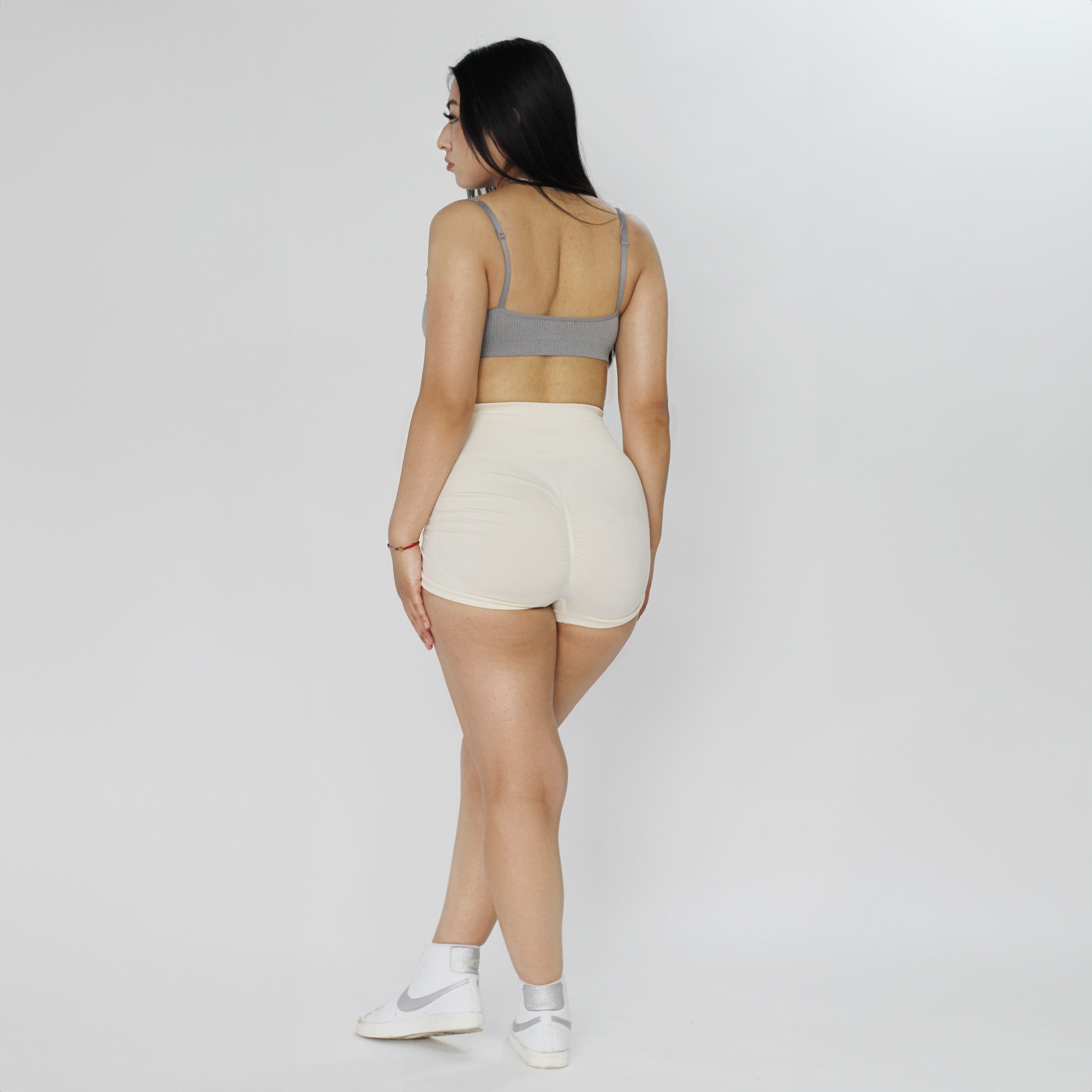 Short Deportivo push up con arruga lateral - white