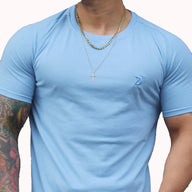 Polera slim fit aress x ademan celeste