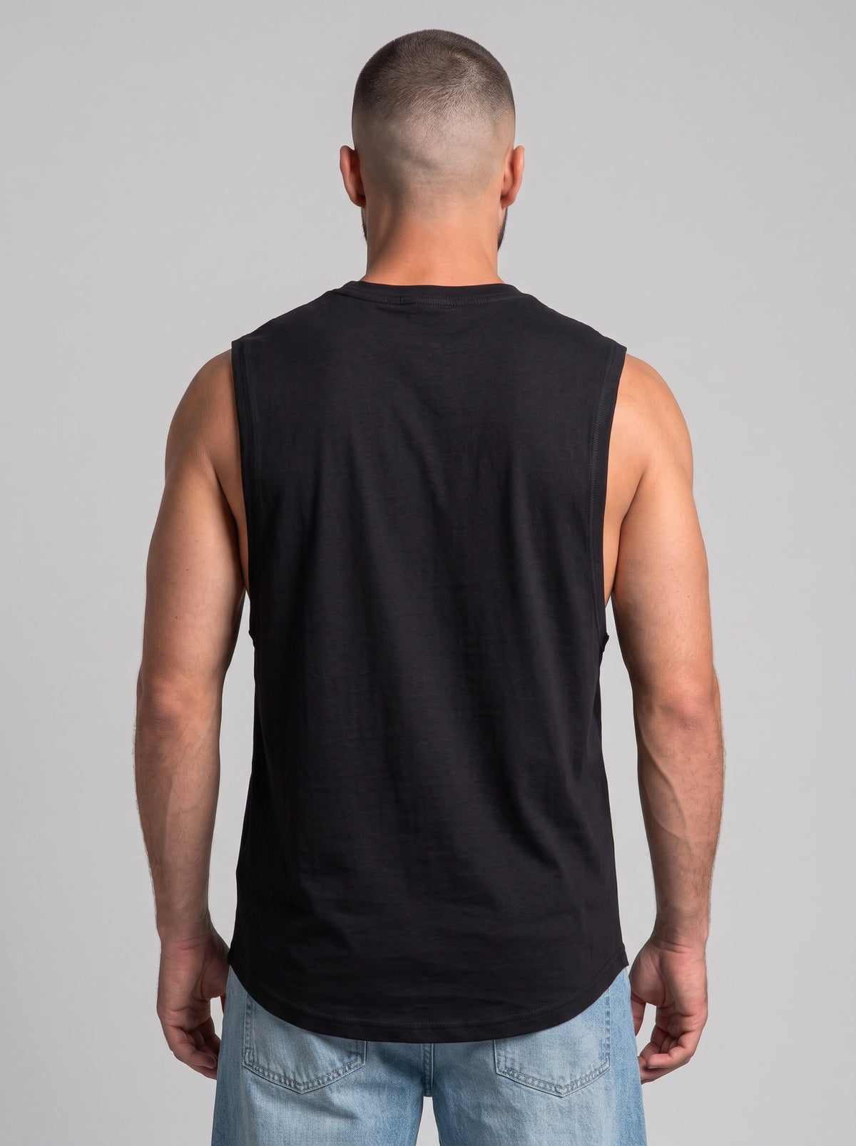 Polera musculosa lisa cuello redondo - negro