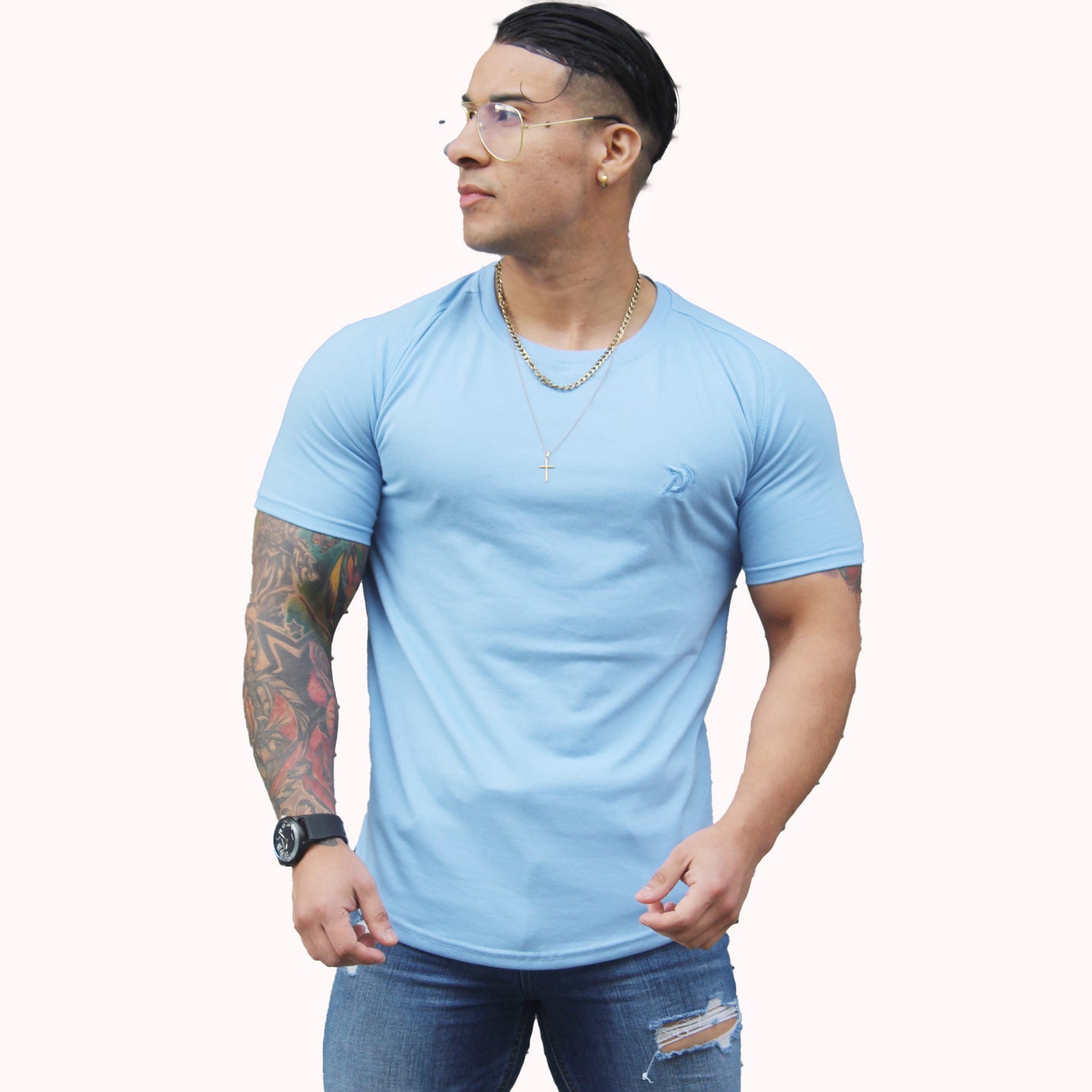 Polera slim fit aress x ademan celeste