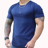 Polera slim fit aress x ademan azul francia