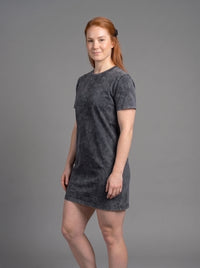 Vestido Polera Acid Wash de Manga Corta para Mujer | Negro