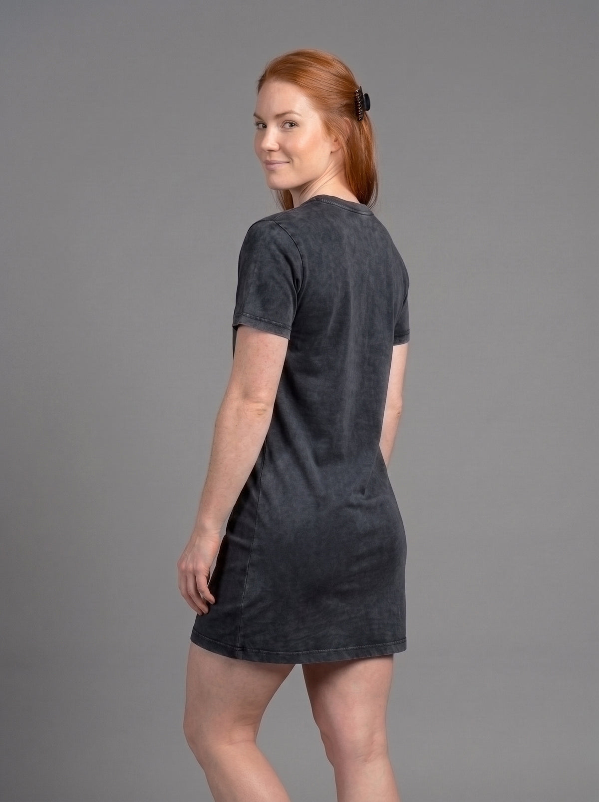 Vestido Polera Acid Wash de Manga Corta para Mujer | Negro
