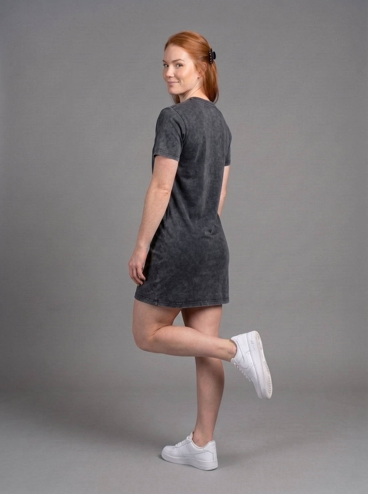 Vestido Polera Acid Wash de Manga Corta para Mujer | Negro
